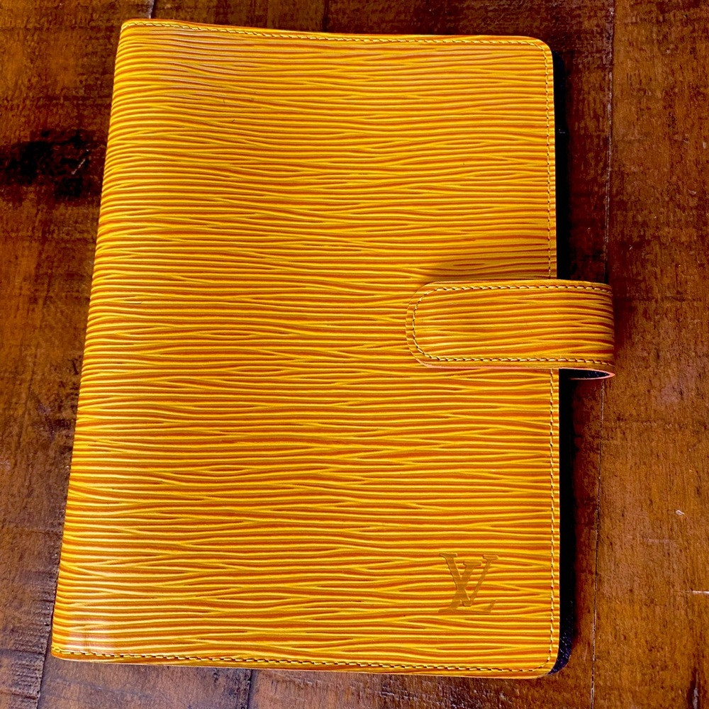 Louis Vuitton MM 6 ring agenda
